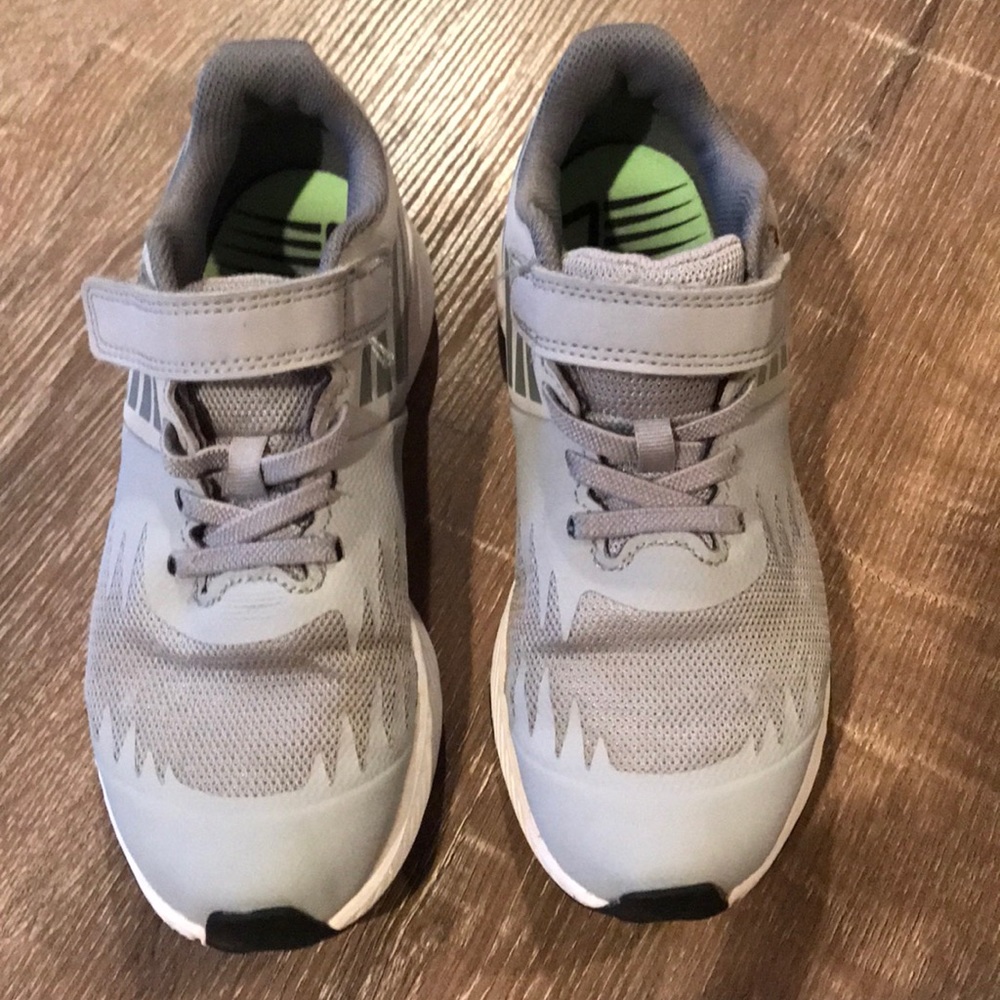 Kids boys Size 2 Nike Star Runner Sneakers